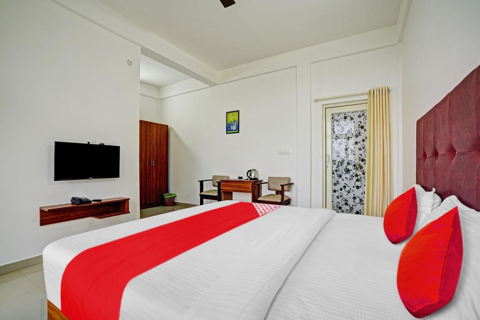Hotel Oyo Flagship 81260 Star Lights Munnar Exterior foto