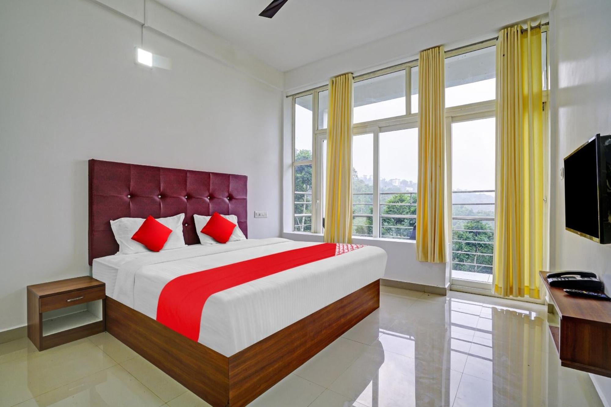 Hotel Oyo Flagship 81260 Star Lights Munnar Exterior foto